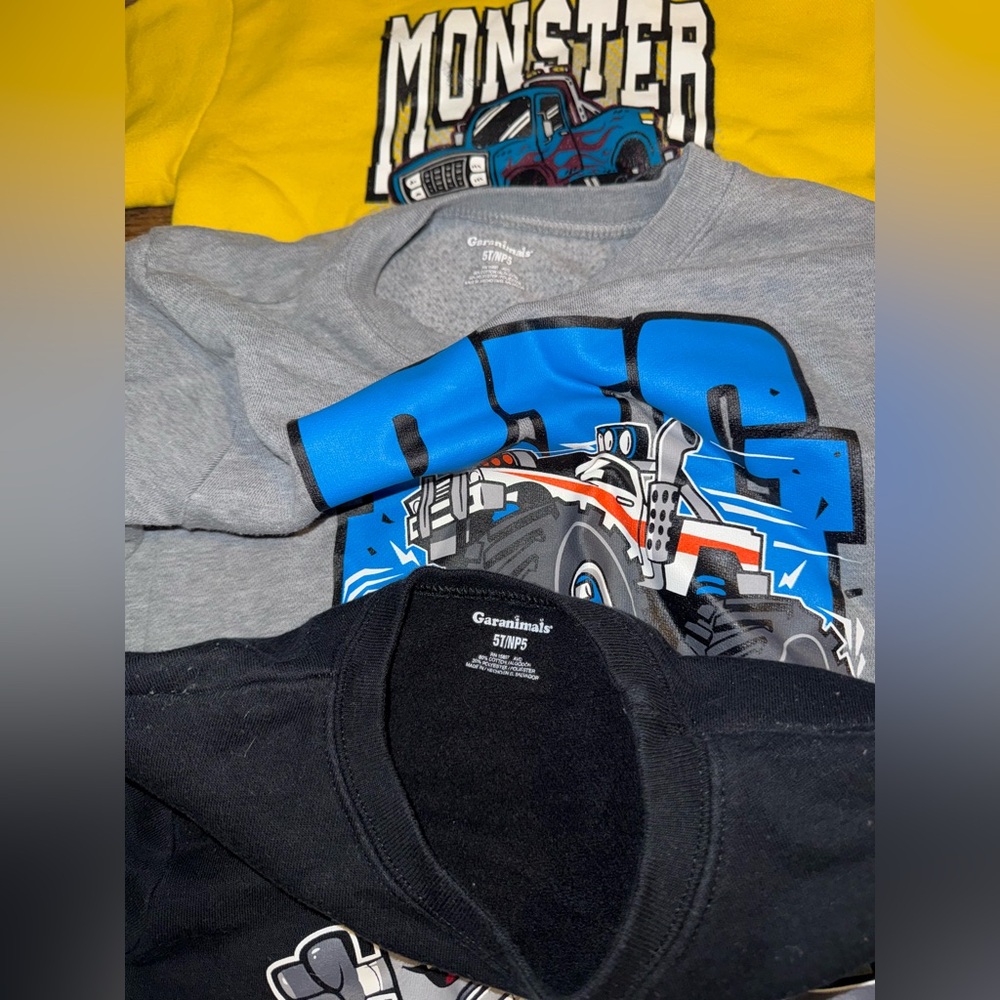 Boys 5T crewneck bundle - Picture 7 of 7